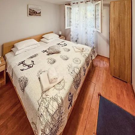 Stunning In Poplat With House Sea View