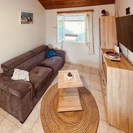 Stunning In Poplat With House Sea View Ferienhaus Vela Luka