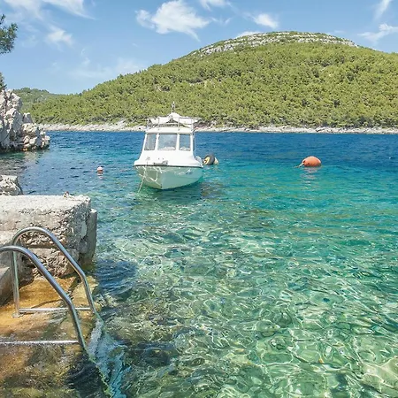 Stunning In Poplat With House Sea View Ferienhaus *